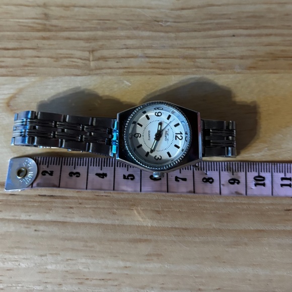 Vintage Milano quartz stainless steel wrist watch NWT - Picture 6 of 6